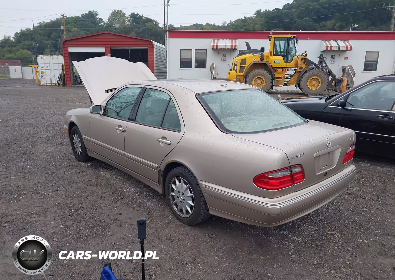 2000 Mercedes-Benz E 320 4M VIN:WDBJF82J8YX042747 - 3