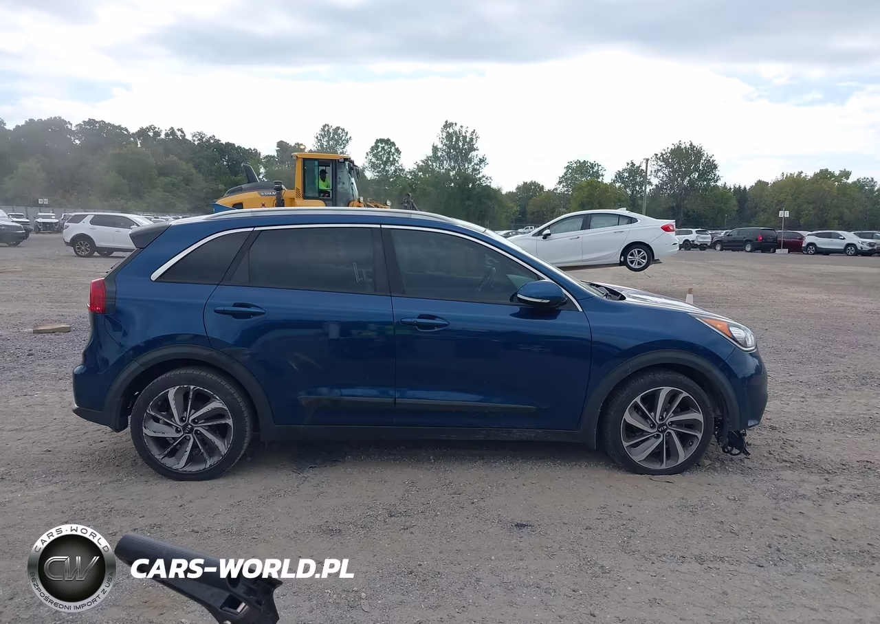2017 Kia Niro Touring VIN:KNDCE3LC4H5059282 - 13