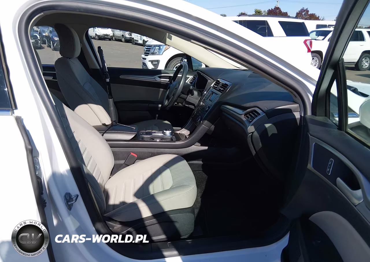 2018 Ford Fusion Hybrid S VIN:3FA6P0UU3JR261665 - 5