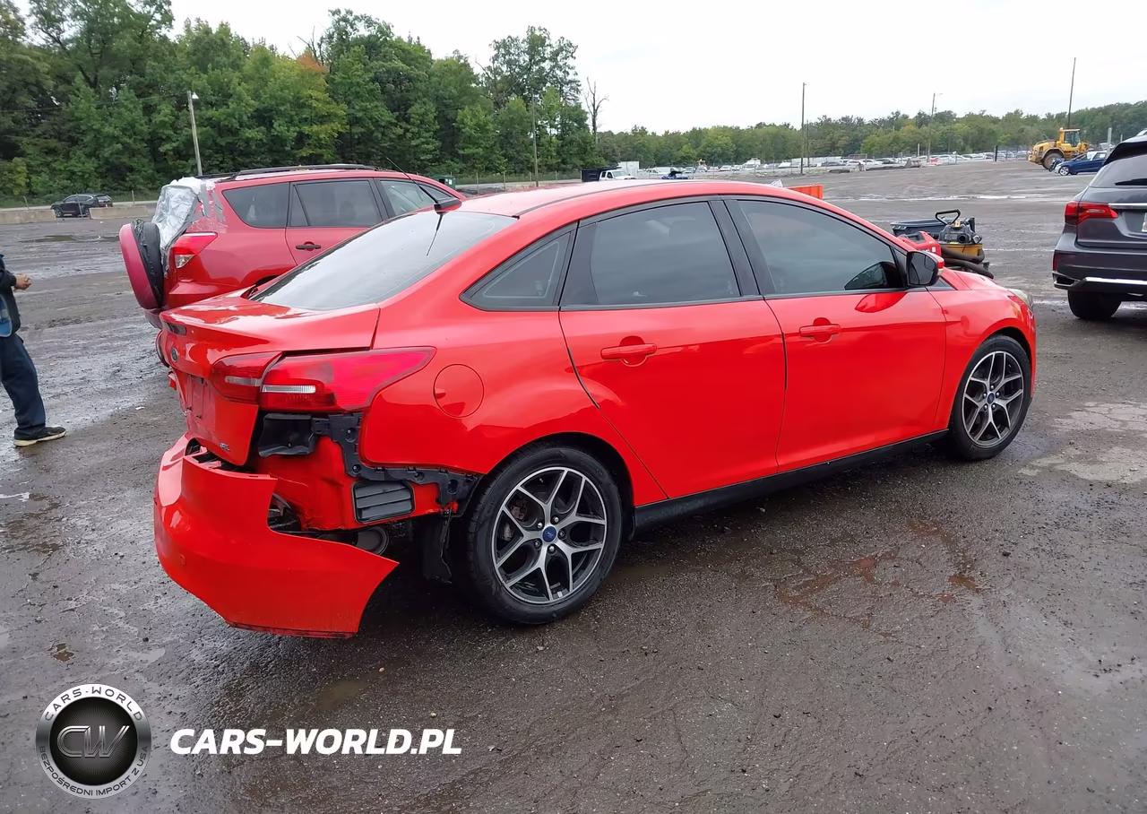 2017 Ford Focus Sel VIN:1FADP3H26HL225592 - 4