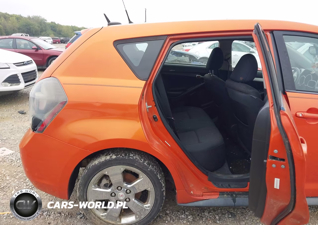 2010 Pontiac Vibe VIN:5Y2SP6E05AZ407938 - 8