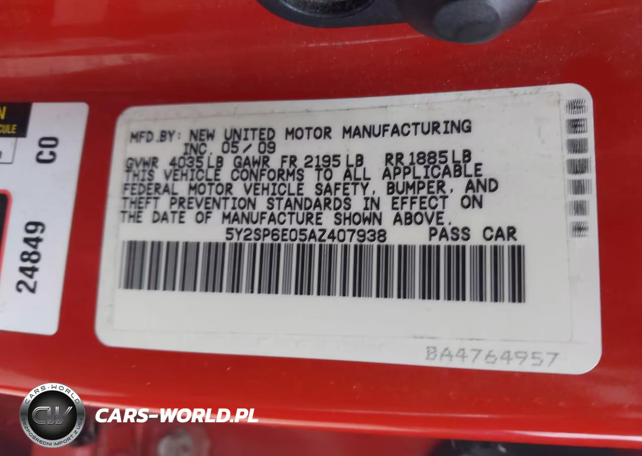 2010 Pontiac Vibe VIN:5Y2SP6E05AZ407938 - 9