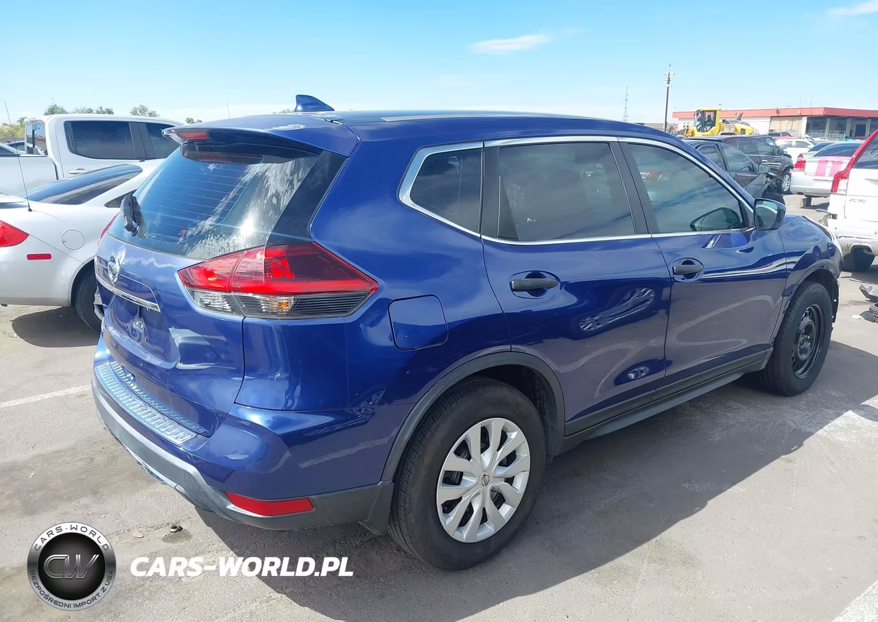 2018 Nissan Rogue S VIN:KNMAT2MTXJP622836 - 4