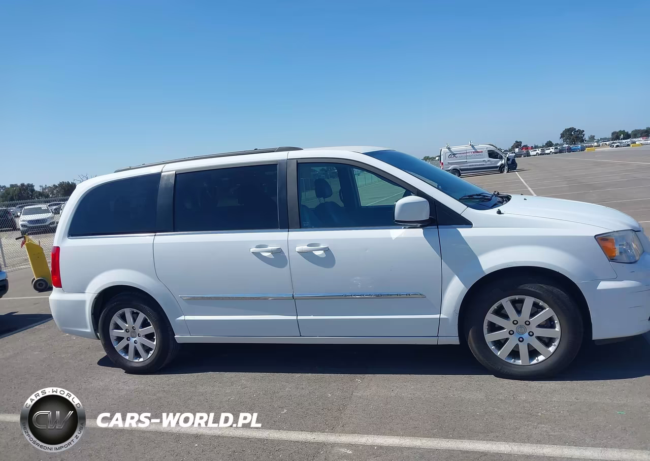 2016 Chrysler Town & Country Touring VIN:2C4RC1BGXGR141222 - 13