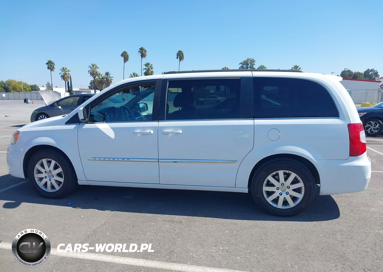 2016 Chrysler Town & Country Touring VIN:2C4RC1BGXGR141222 - 14