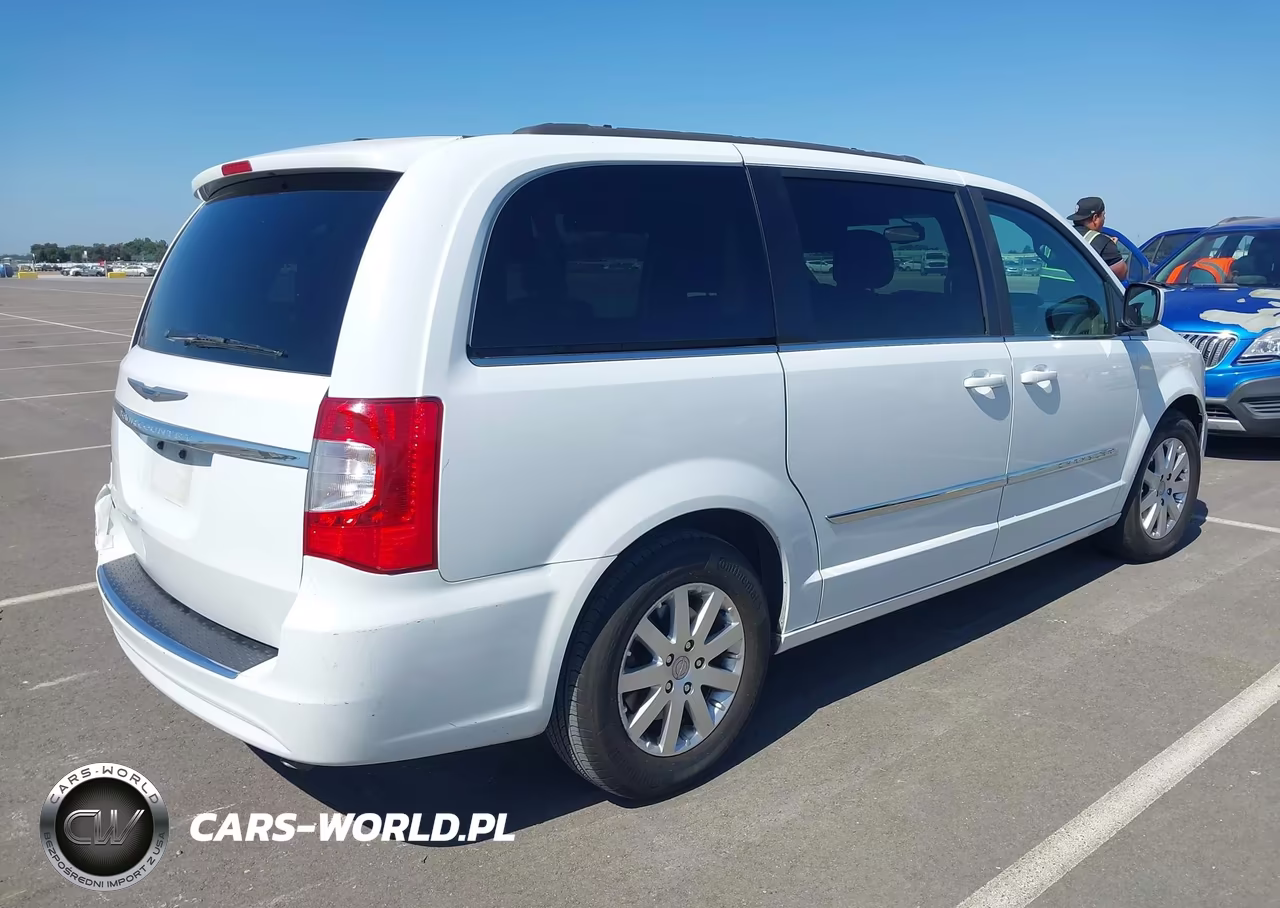 2016 Chrysler Town & Country Touring VIN:2C4RC1BGXGR141222 - 4