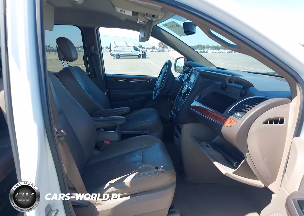 2016 Chrysler Town & Country Touring VIN:2C4RC1BGXGR141222 - 5