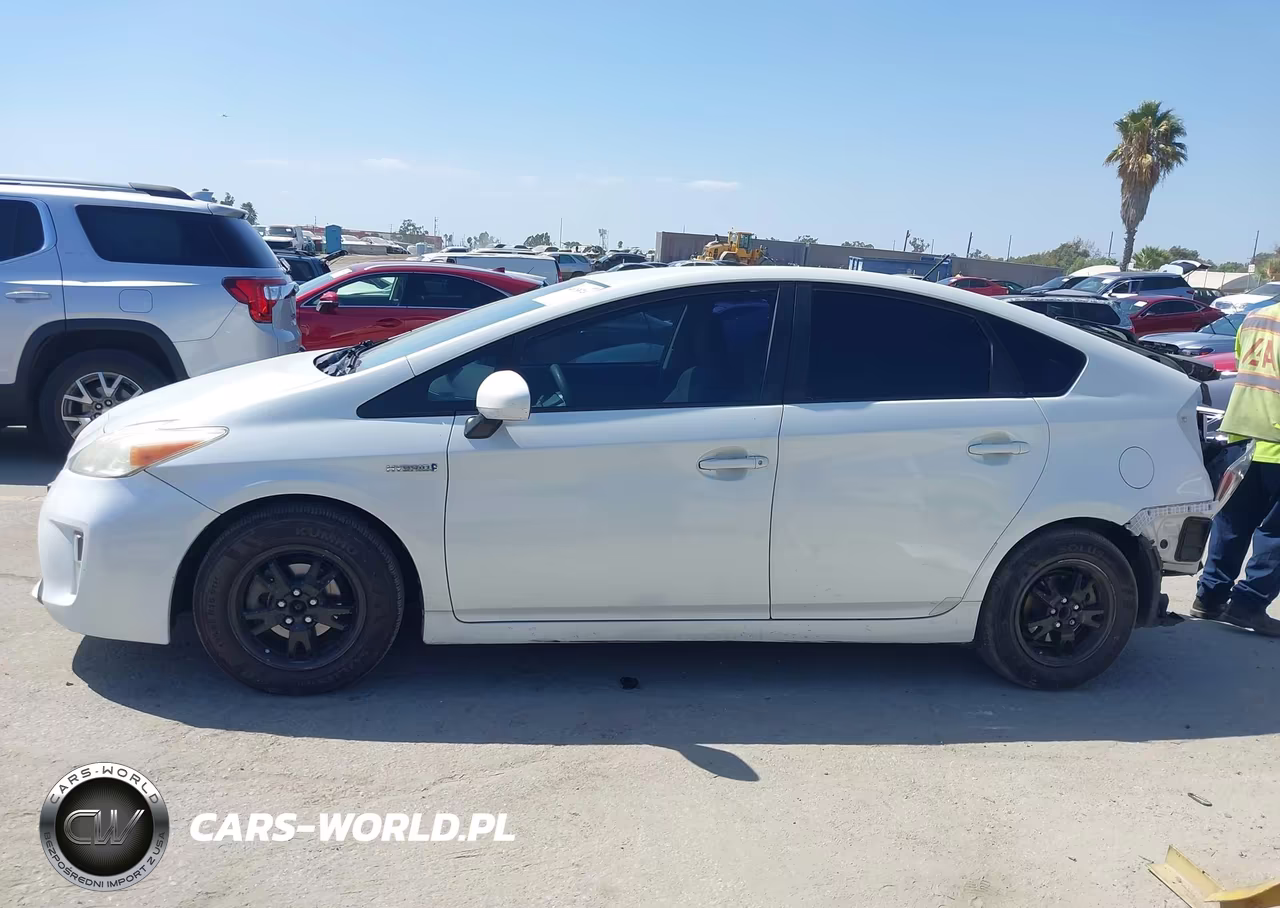 2014 Toyota Prius Two VIN:JTDKN3DU3E1743293 - 15