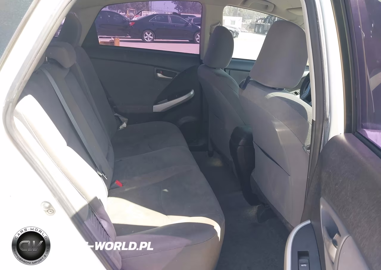 2014 Toyota Prius Two VIN:JTDKN3DU3E1743293 - 8