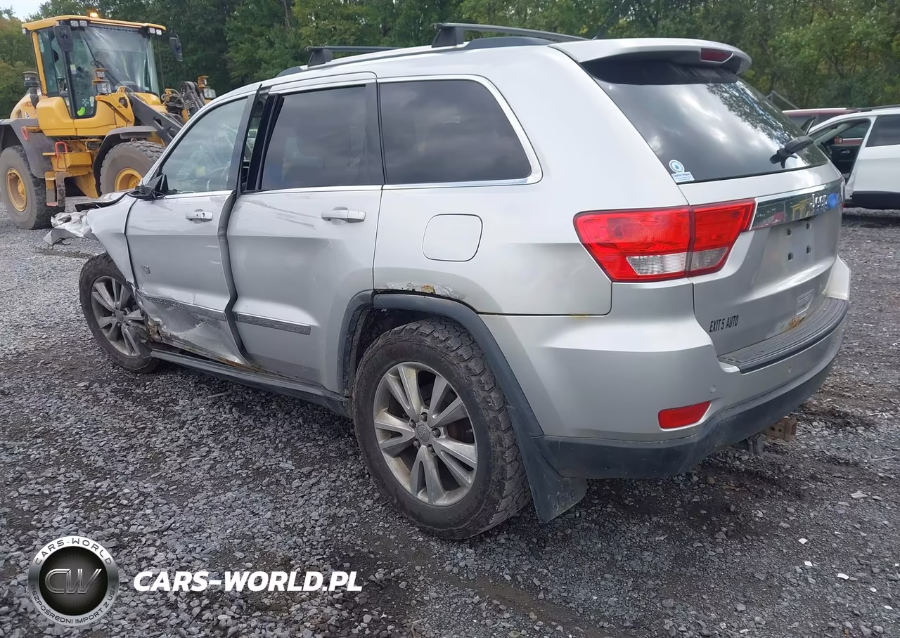 2011 Jeep Grand Cherokee Laredo VIN:1J4RR4GG0BC684079 - 3