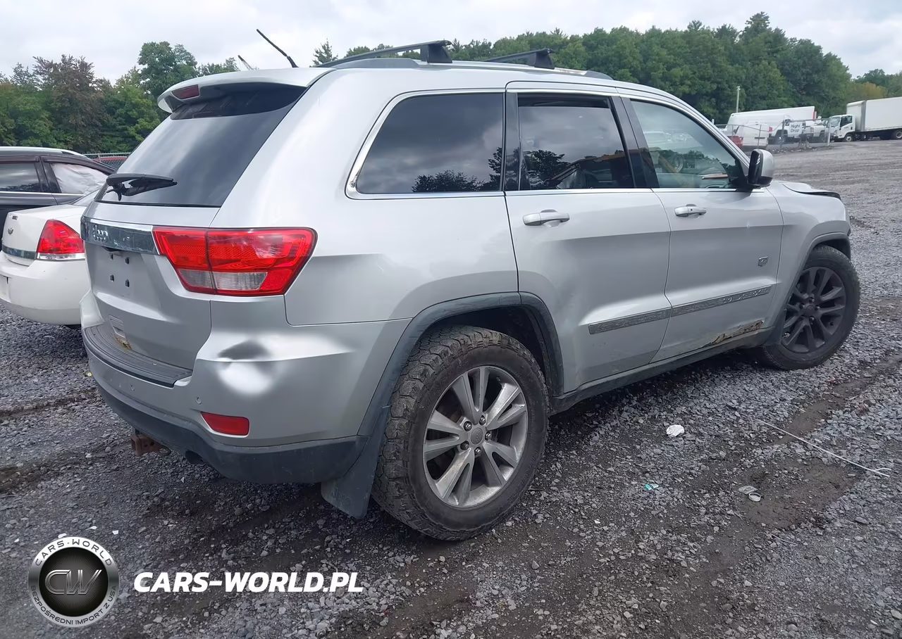 2011 Jeep Grand Cherokee Laredo VIN:1J4RR4GG0BC684079 - 4