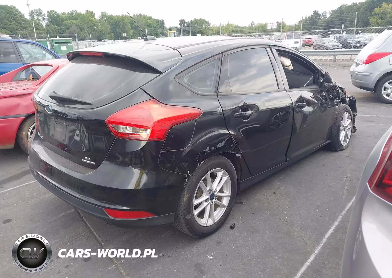 2016 Ford Focus Se VIN:1FADP3K20GL249118 - 4