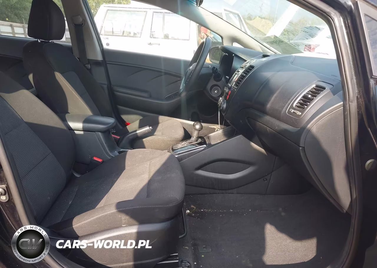 2018 Kia Forte Lx VIN:3KPFK4A71JE284366 - 4