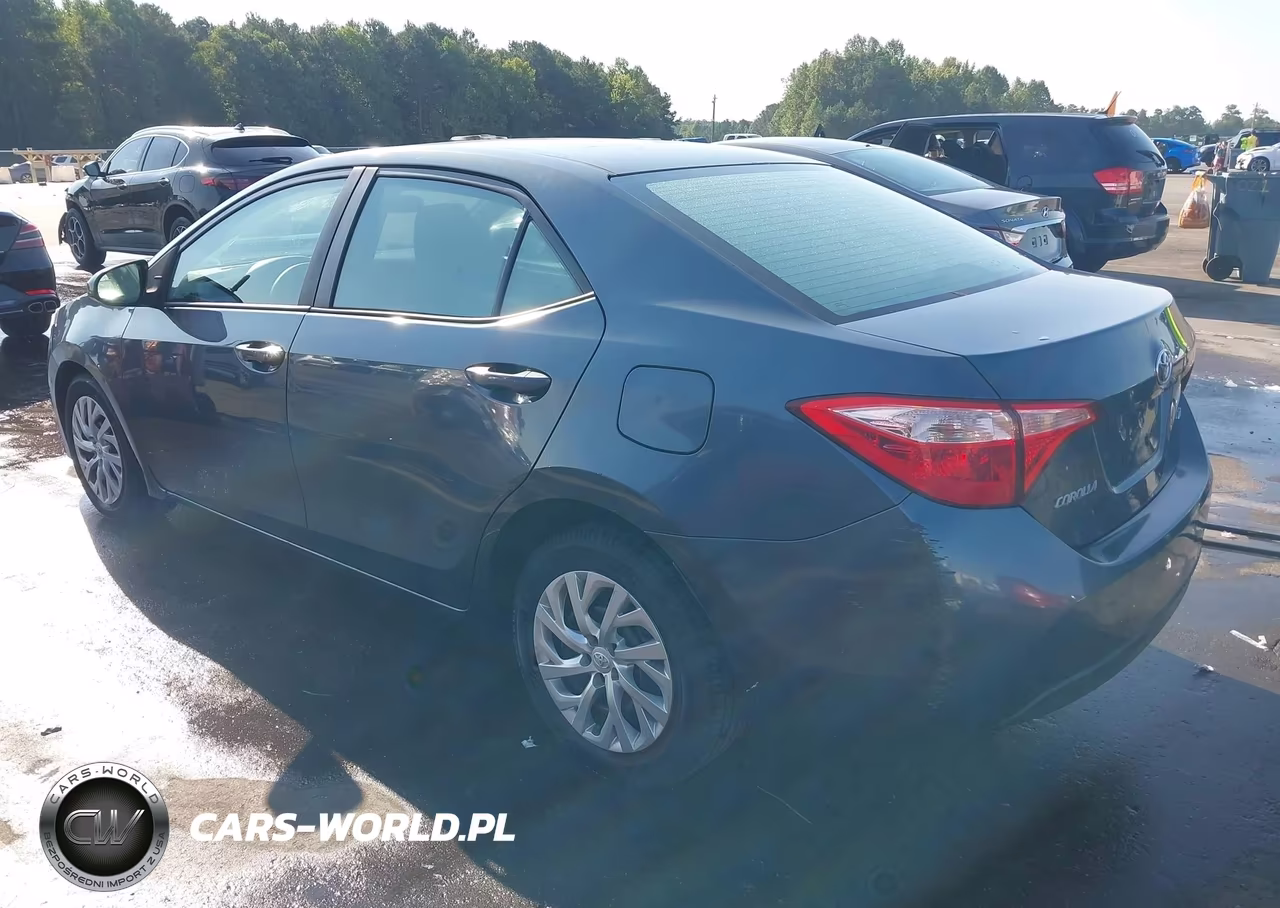 2017 Toyota Corolla Le VIN:2T1BURHE0HC863013 - 3