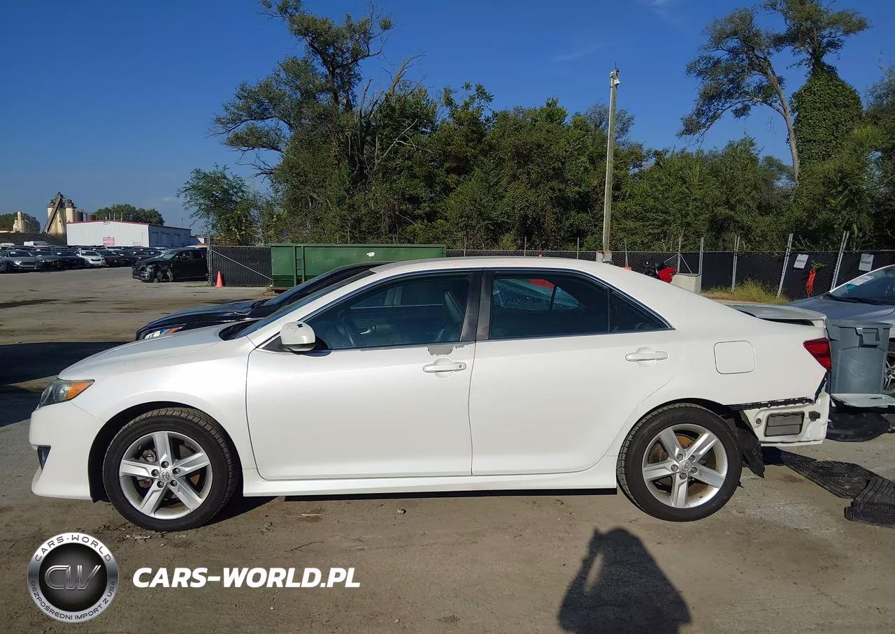 2014 Toyota Camry Se VIN:4T1BF1FK0EU460888 - 15