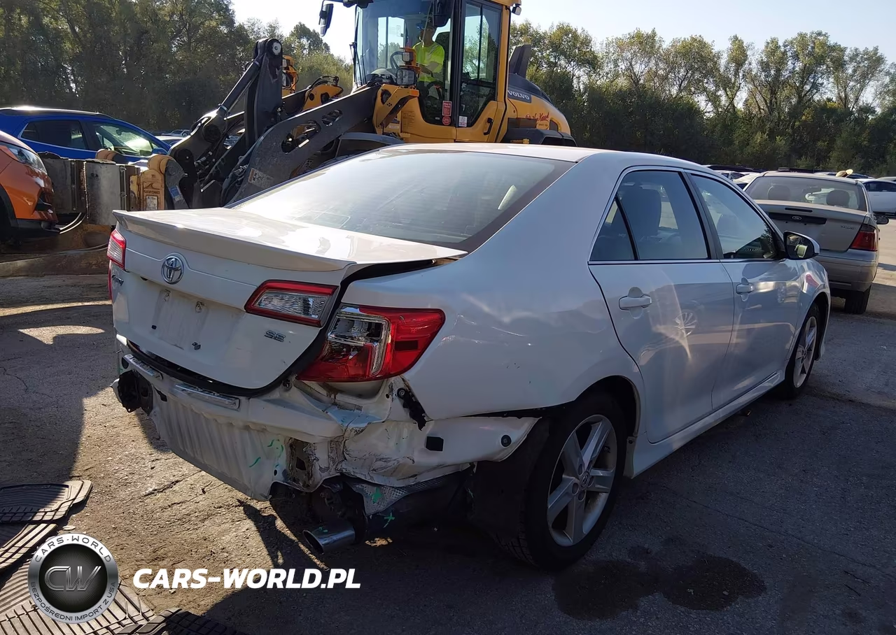 2014 Toyota Camry Se VIN:4T1BF1FK0EU460888 - 4