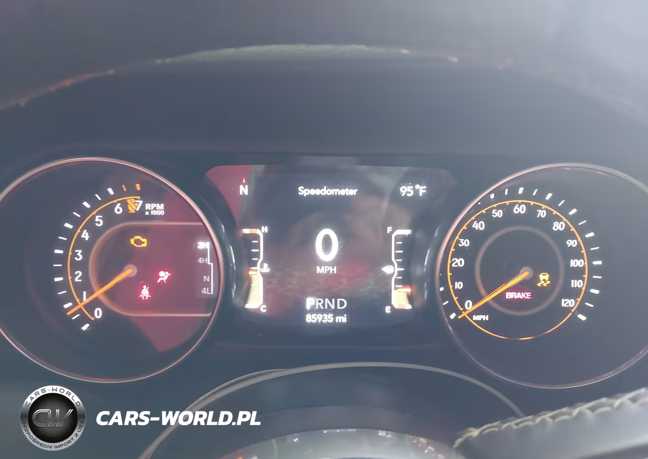 2019 Jeep Wrangler Unlimited Sahara VIN:1C4HJXEG6KW633648 - 7
