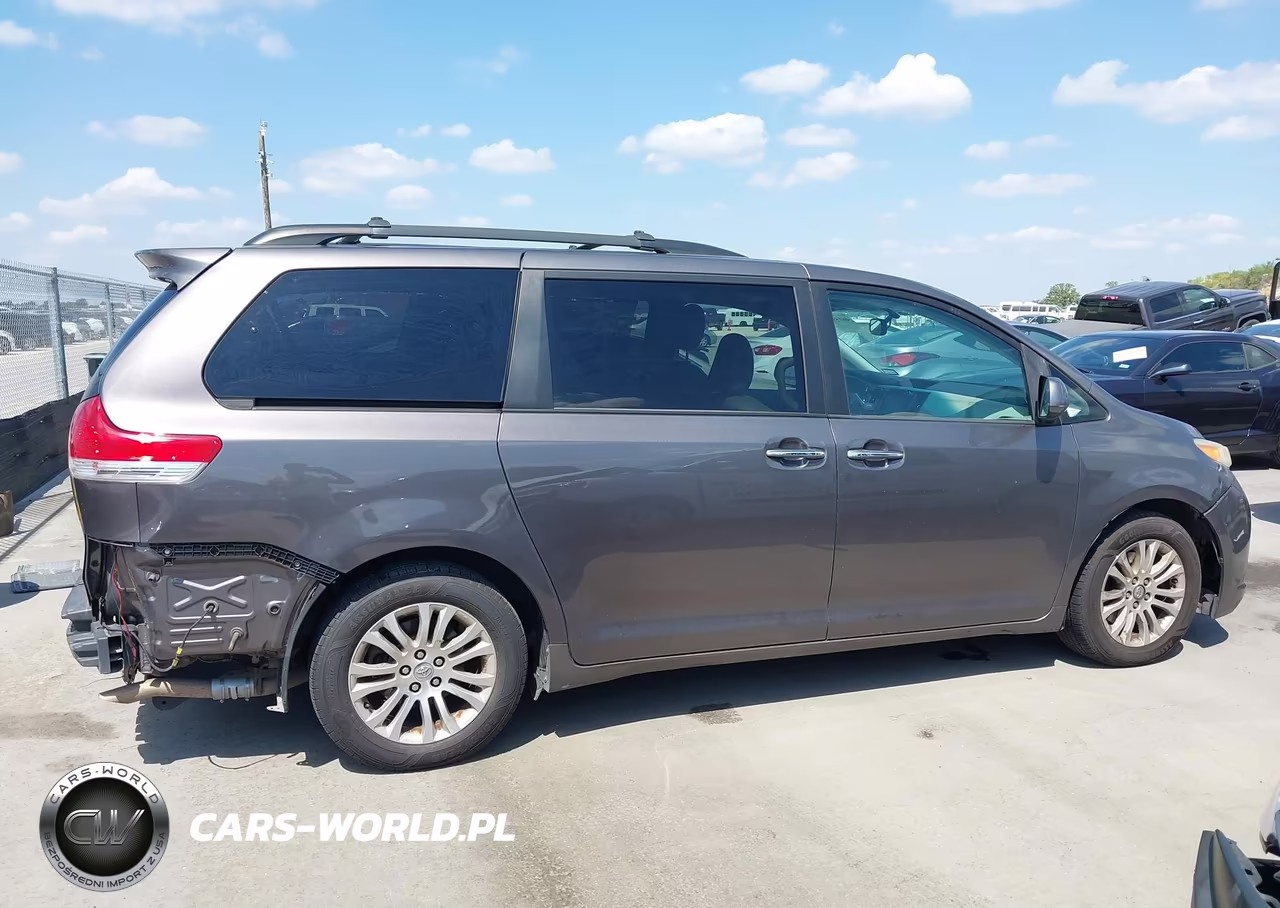 2011 Toyota Sienna Xle V6 VIN:5TDYK3DC8BS128912 - 13
