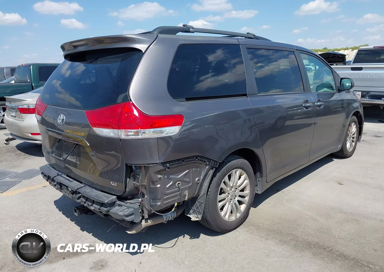 2011 Toyota Sienna Xle V6 VIN:5TDYK3DC8BS128912 - 4