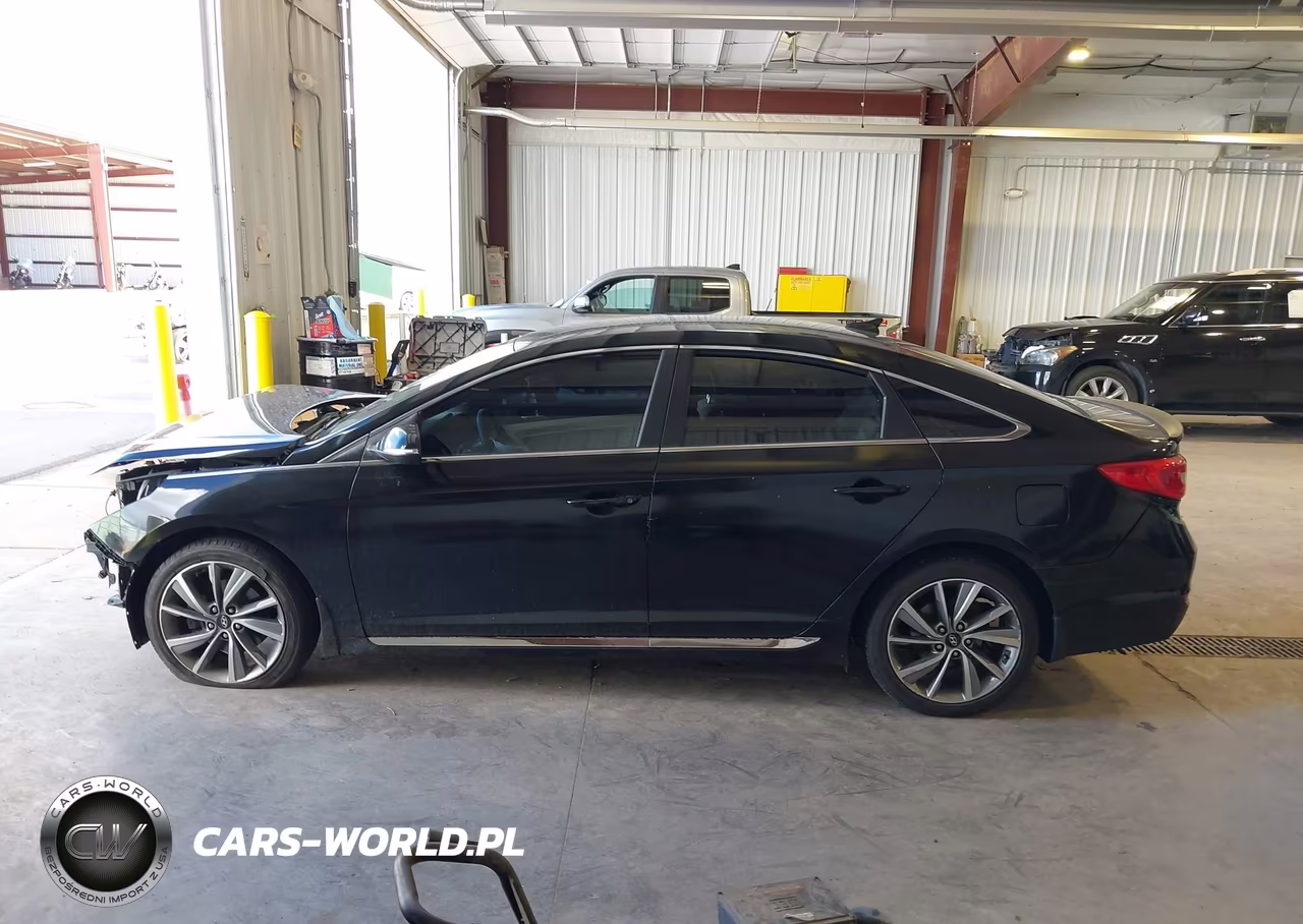 2015 Hyundai Sonata Sport VIN:5NPE34AF8FH259757 - 15