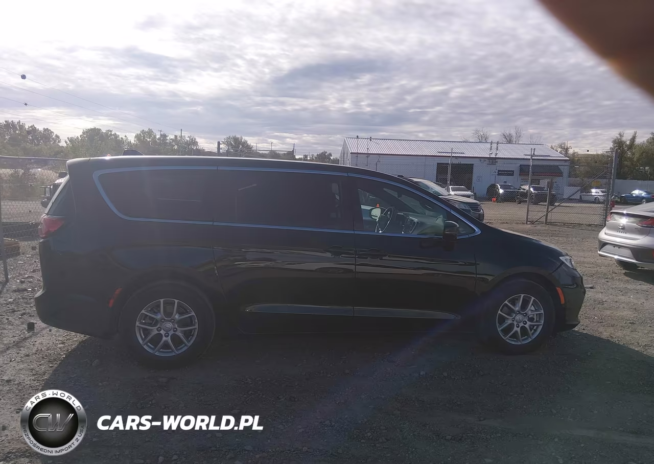 2026 Chrysler Pacifica Select VIN:2C4RC1BG4TR263648 - 13