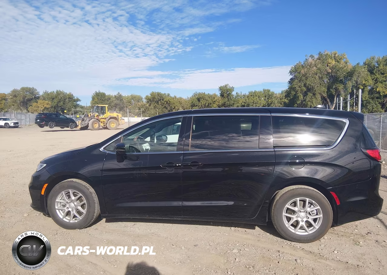 2026 Chrysler Pacifica Select VIN:2C4RC1BG4TR263648 - 14