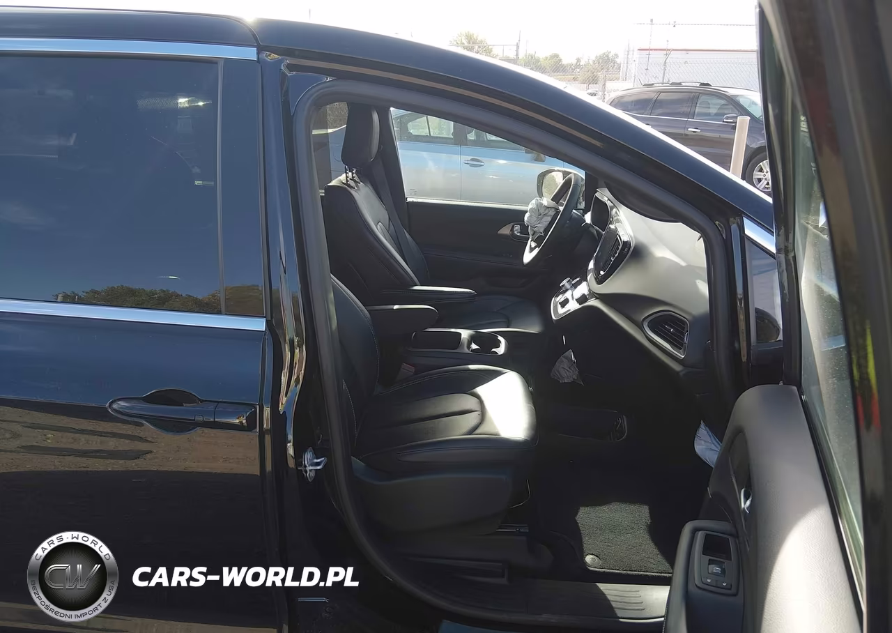 2026 Chrysler Pacifica Select VIN:2C4RC1BG4TR263648 - 5