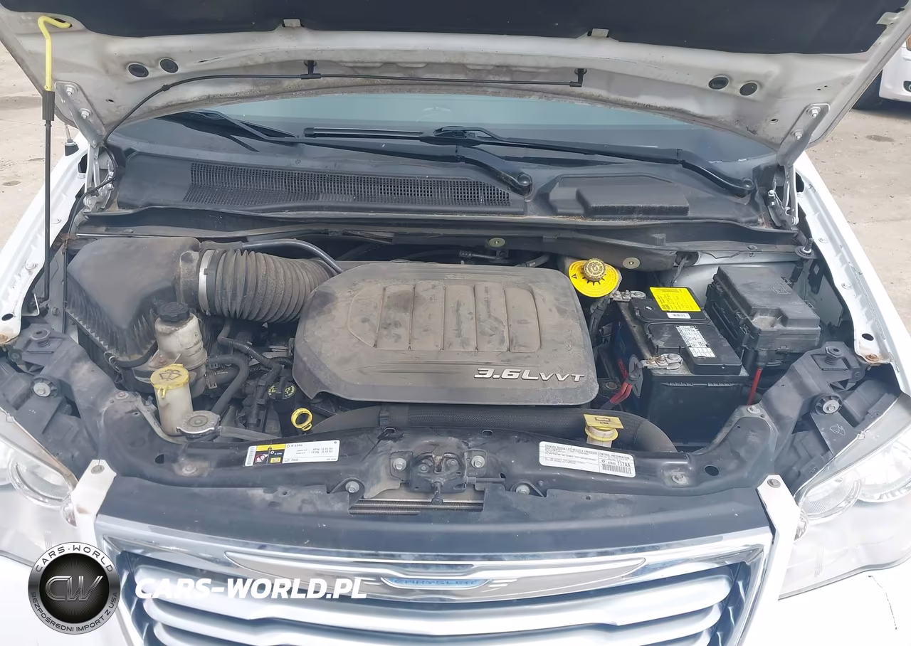 2015 Chrysler Town & Country Touring VIN:2C4RC1BG7FR629834 - 10