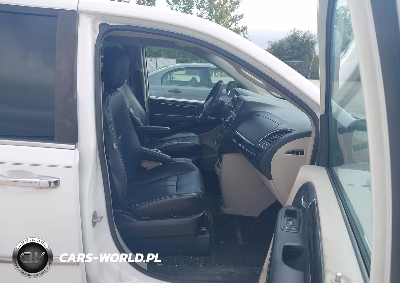2015 Chrysler Town & Country Touring VIN:2C4RC1BG7FR629834 - 5