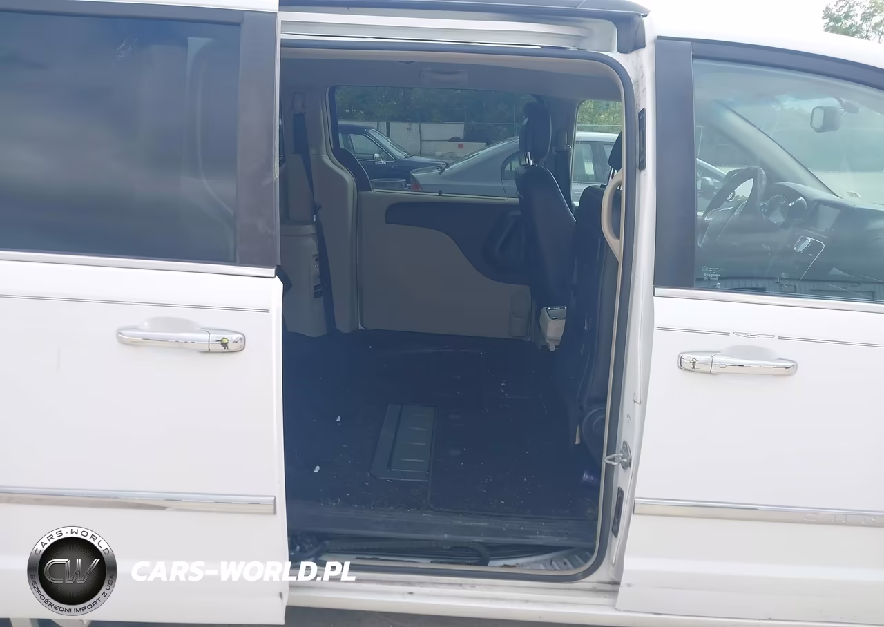 2015 Chrysler Town & Country Touring VIN:2C4RC1BG7FR629834 - 8