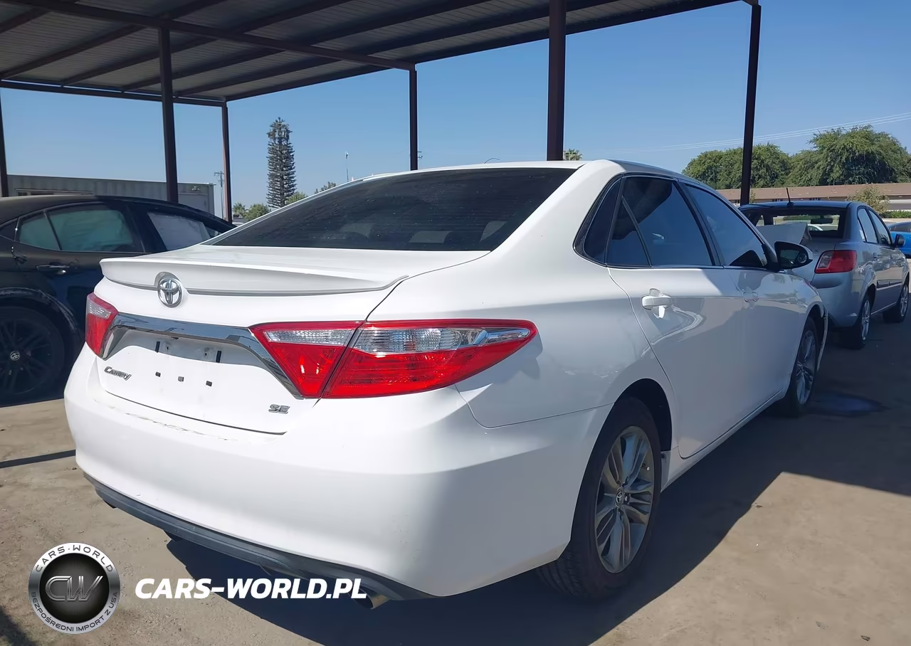 2015 Toyota Camry Se VIN:4T1BF1FK6FU919777 - 4