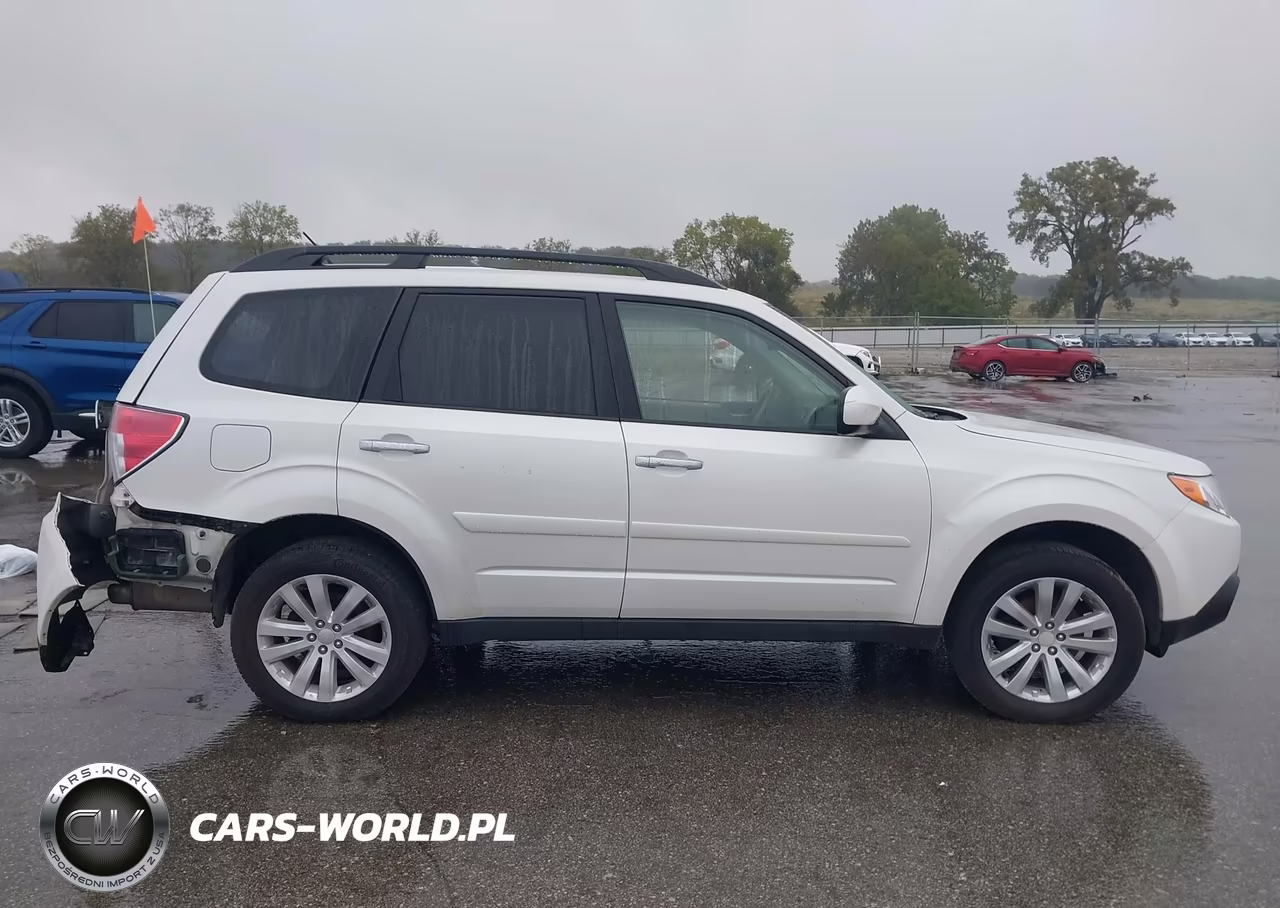 2013 Subaru Forester 2.5X Premium VIN:JF2SHADC2DH425725 - 12