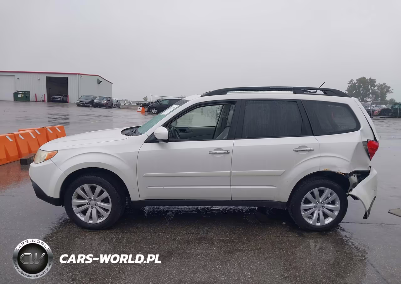 2013 Subaru Forester 2.5X Premium VIN:JF2SHADC2DH425725 - 13