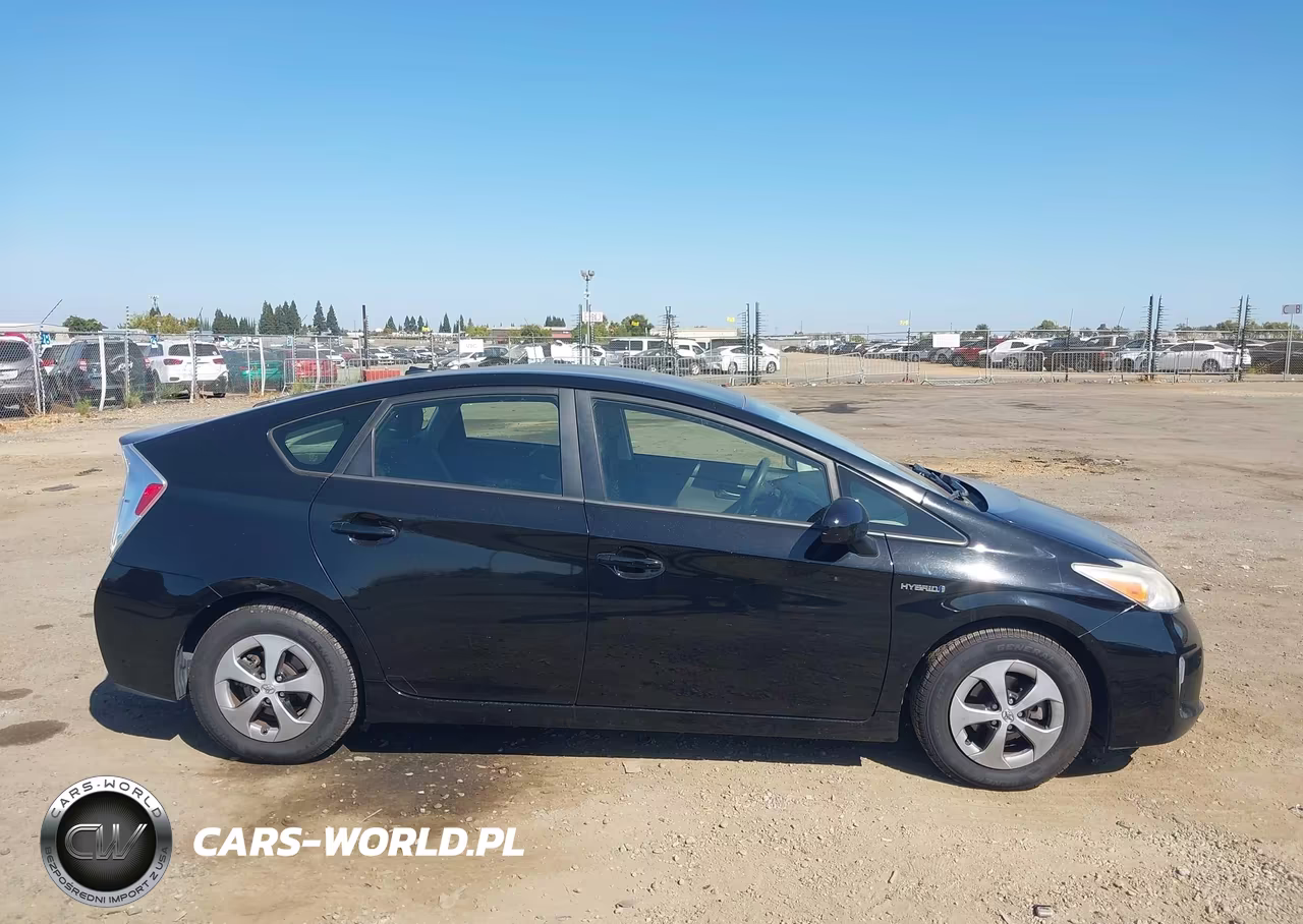 2013 Toyota Prius Three VIN:JTDKN3DU4D5581391 - 13