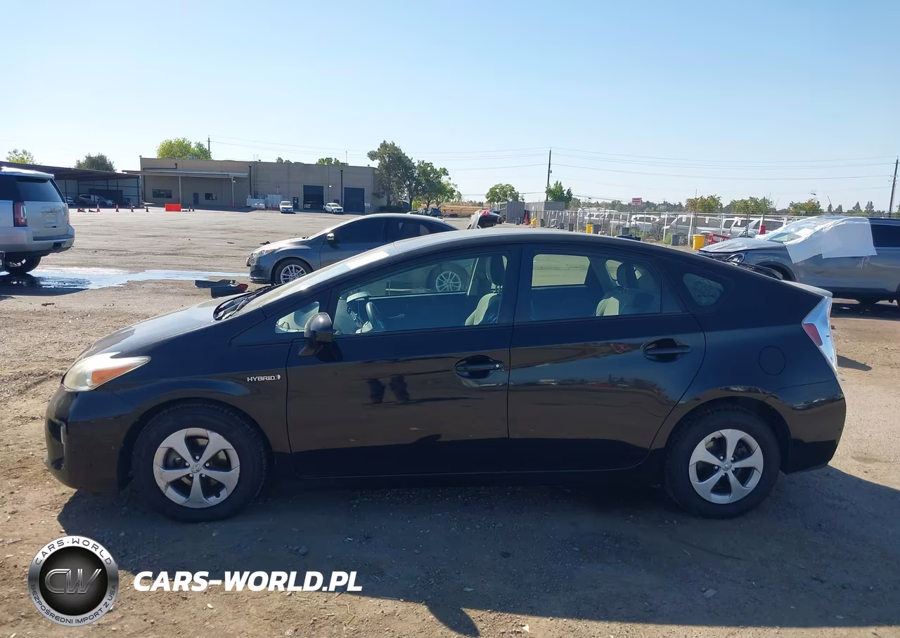 2013 Toyota Prius Three VIN:JTDKN3DU4D5581391 - 14