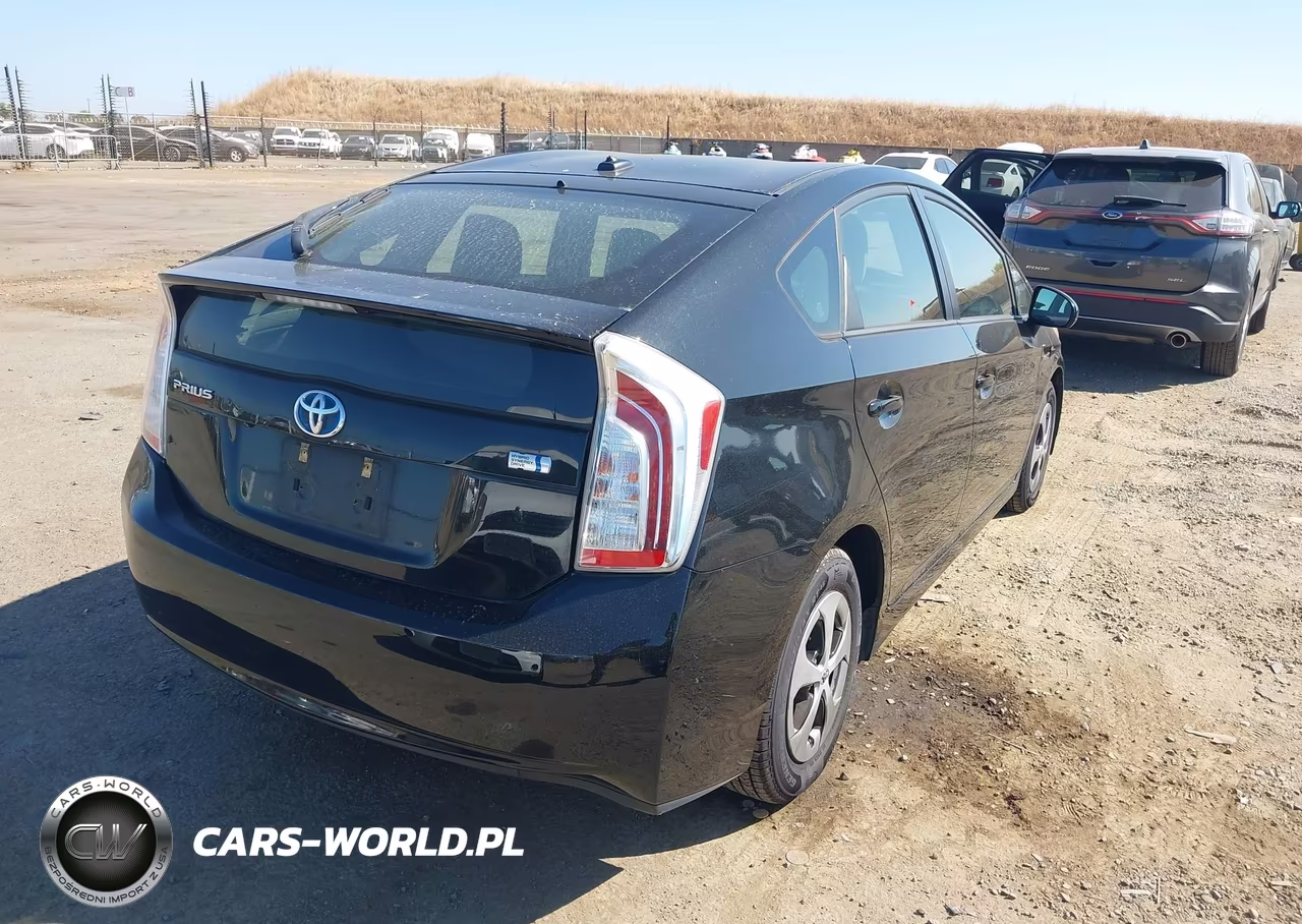 2013 Toyota Prius Three VIN:JTDKN3DU4D5581391 - 4