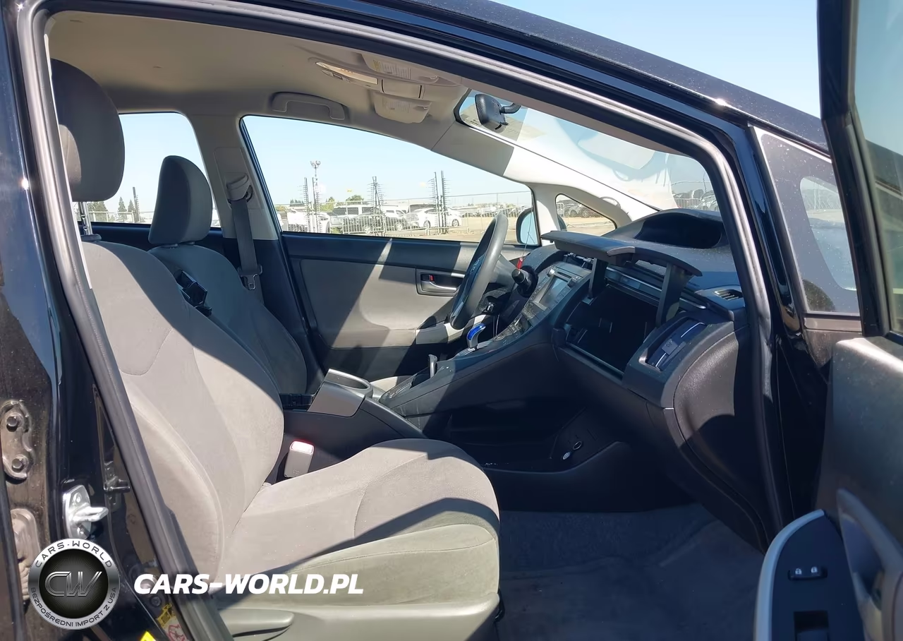 2013 Toyota Prius Three VIN:JTDKN3DU4D5581391 - 5