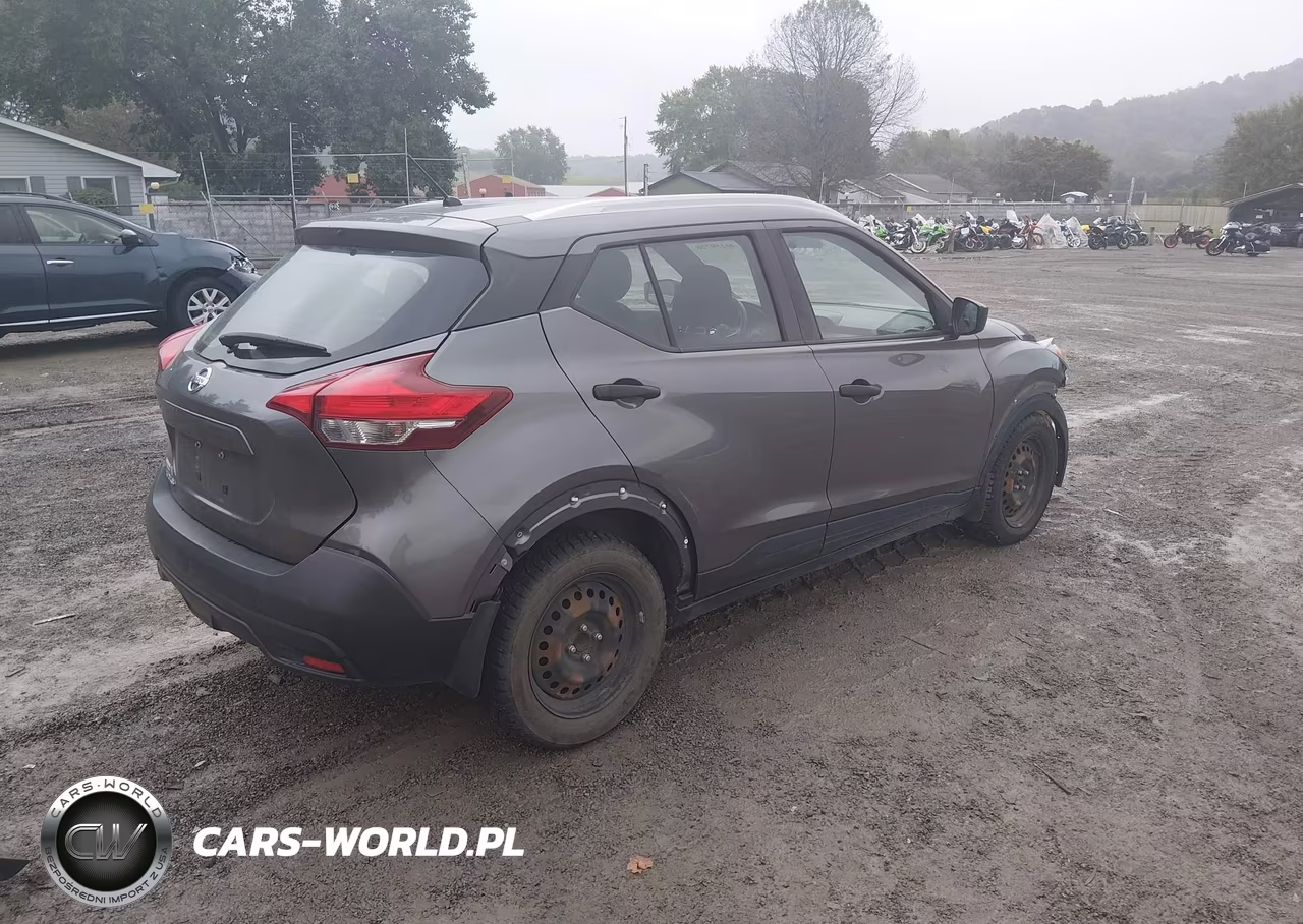 2018 Nissan Kicks S VIN:3N1CP5CU2JL516758 - 4