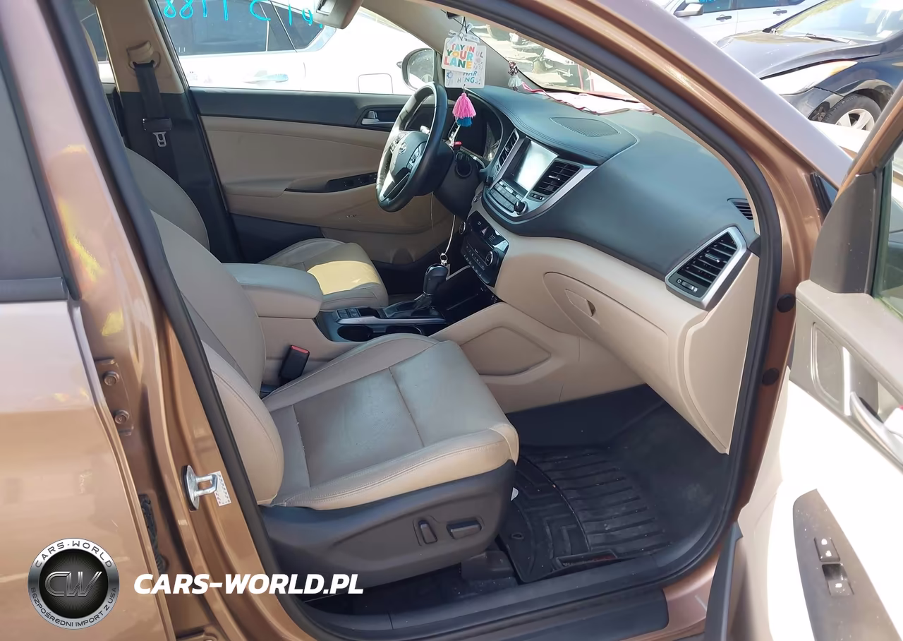 2017 Hyundai Tucson Se Plus VIN:KM8J3CA47HU404024 - 5