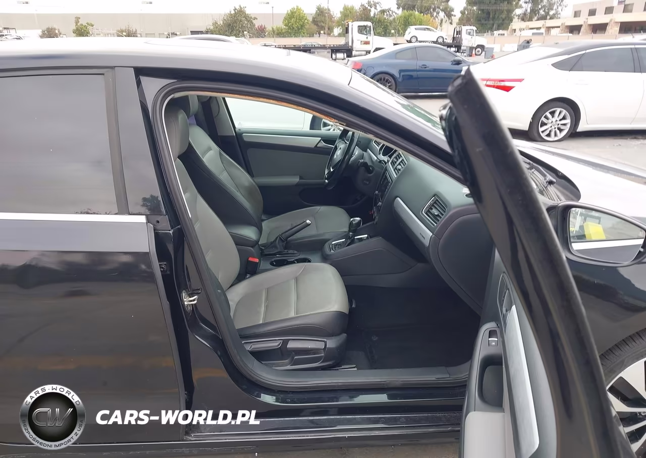 2016 Volkswagen Jetta Hybrid Sel Premium VIN:3VW637AJ1GM227137 - 5