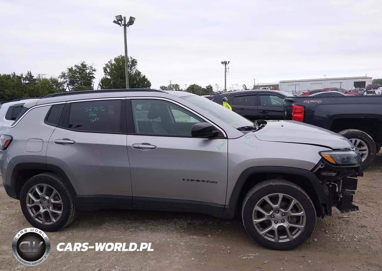 2022 Jeep Compass Latitude Lux 4X4 VIN:3C4NJDFBXNT109143 - 13