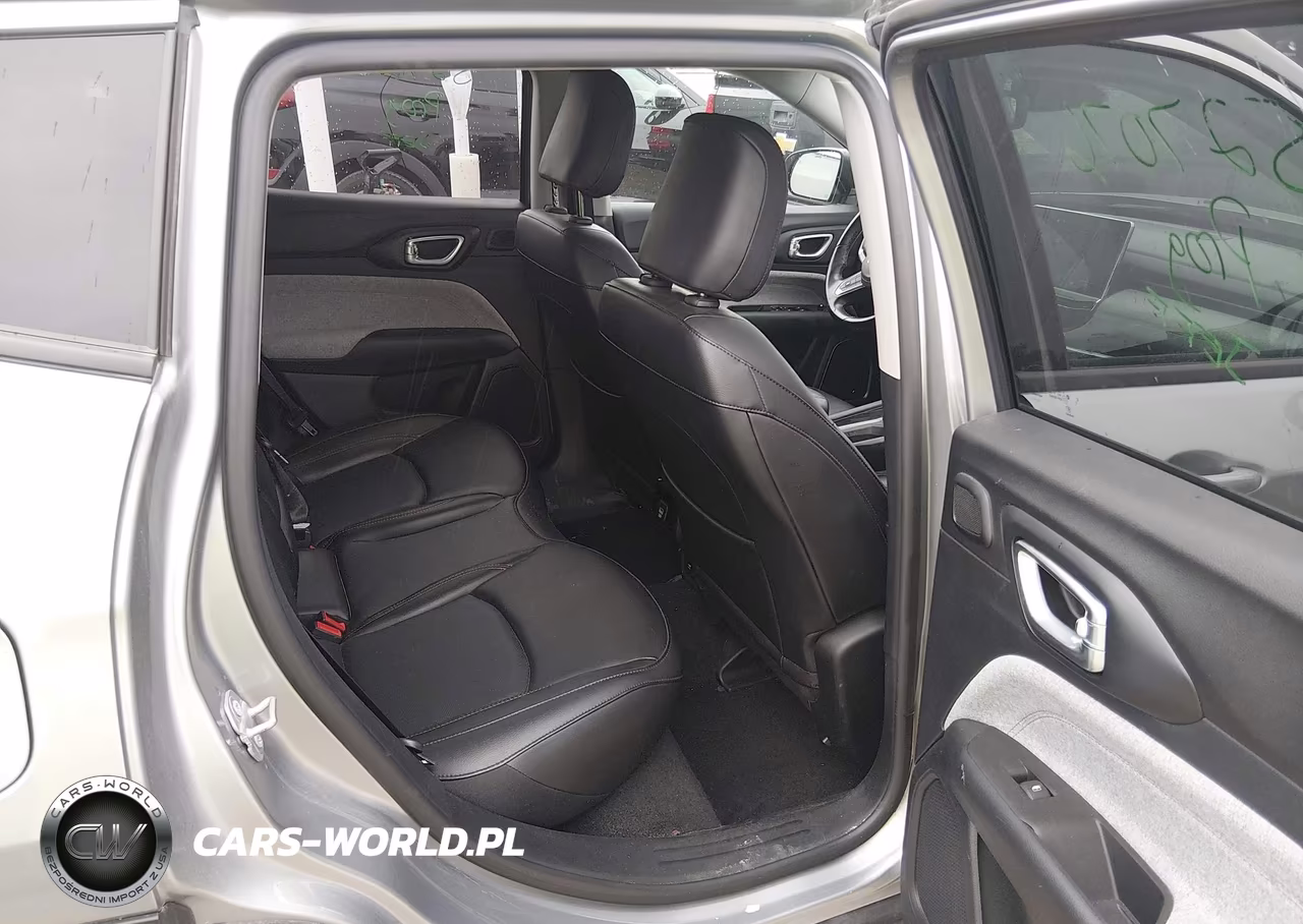 2022 Jeep Compass Latitude Lux 4X4 VIN:3C4NJDFBXNT109143 - 8