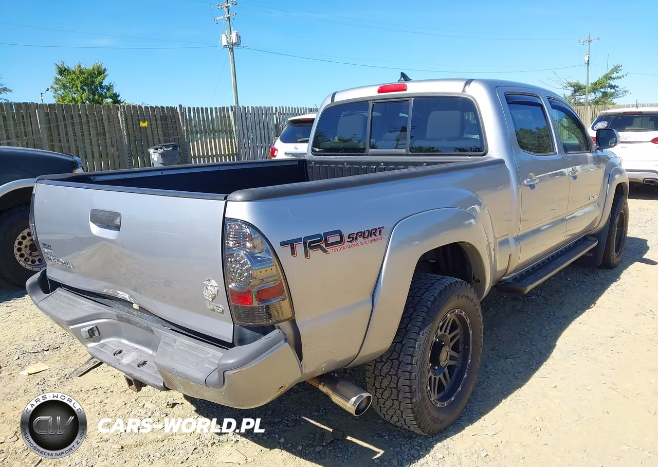 2015 Toyota Tacoma Base V6 VIN:3TMMU4FN4FM087388 - 4