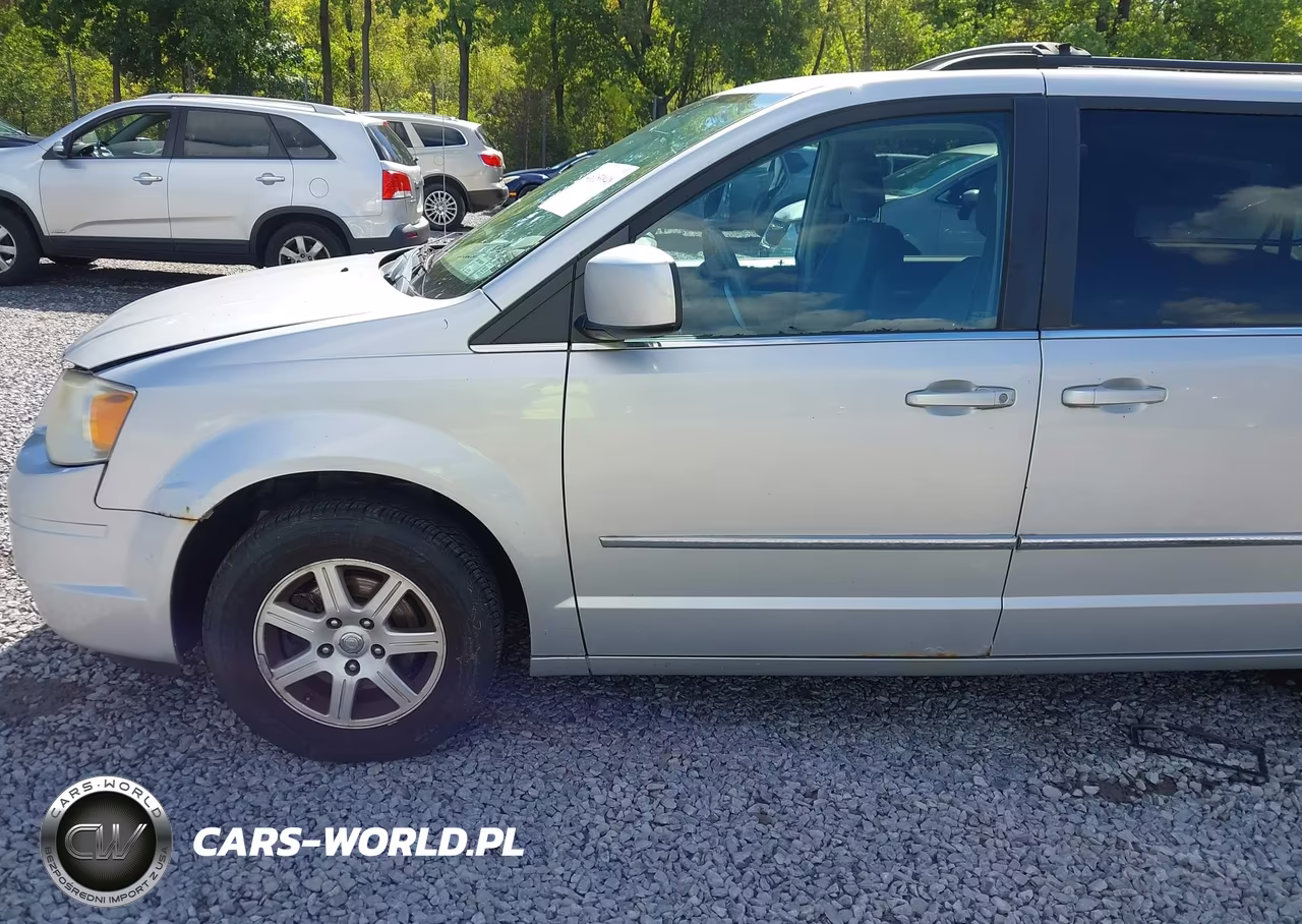 2010 Chrysler Town & Country Touring VIN:2A4RR5D1XAR468199 - 6