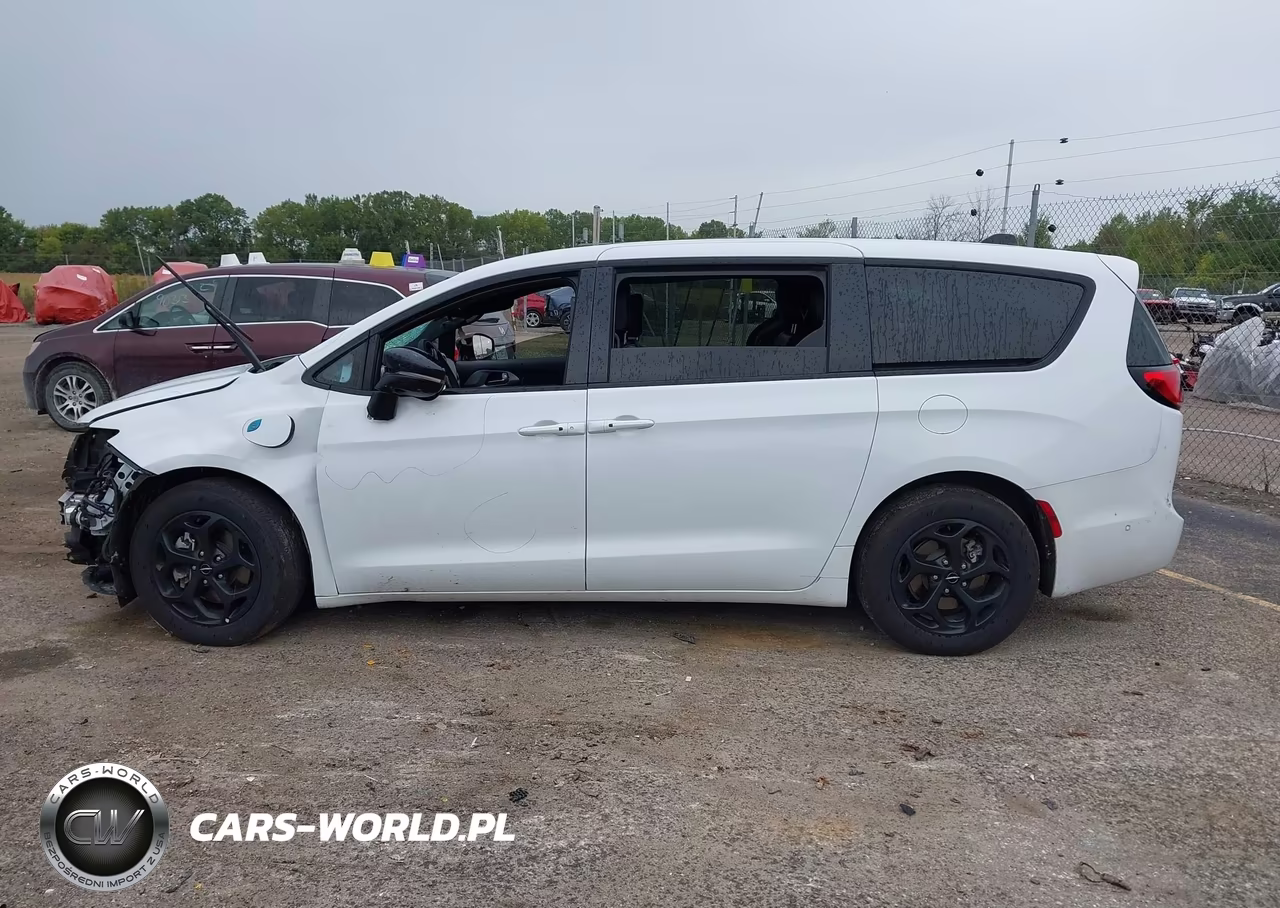 2024 Chrysler Pacifica Hybrid S Appearance Pkg VIN:2C4RC1S79RR111910 - 15