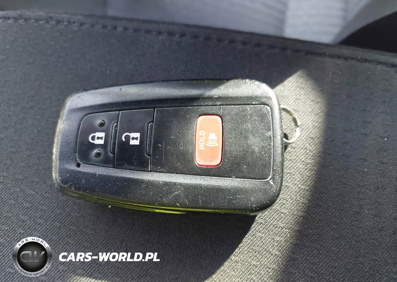2018 Toyota Prius Two VIN:JTDKBRFUXJ3065245 - 11