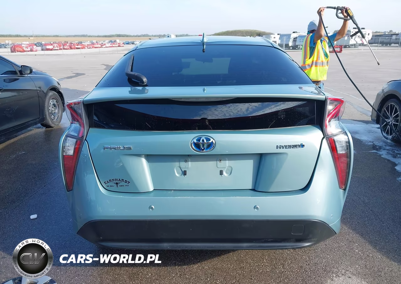 2018 Toyota Prius Two VIN:JTDKBRFUXJ3065245 - 16