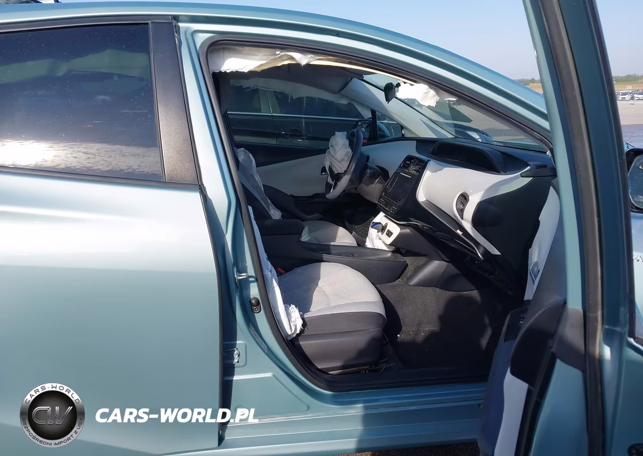 2018 Toyota Prius Two VIN:JTDKBRFUXJ3065245 - 5