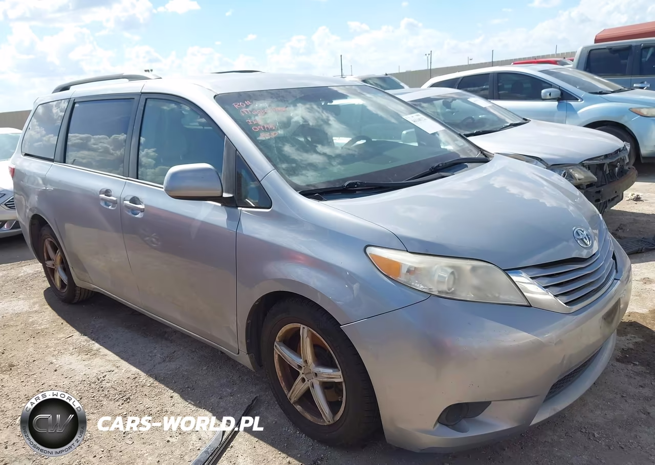 2015 Toyota Sienna Le 8 Passenger