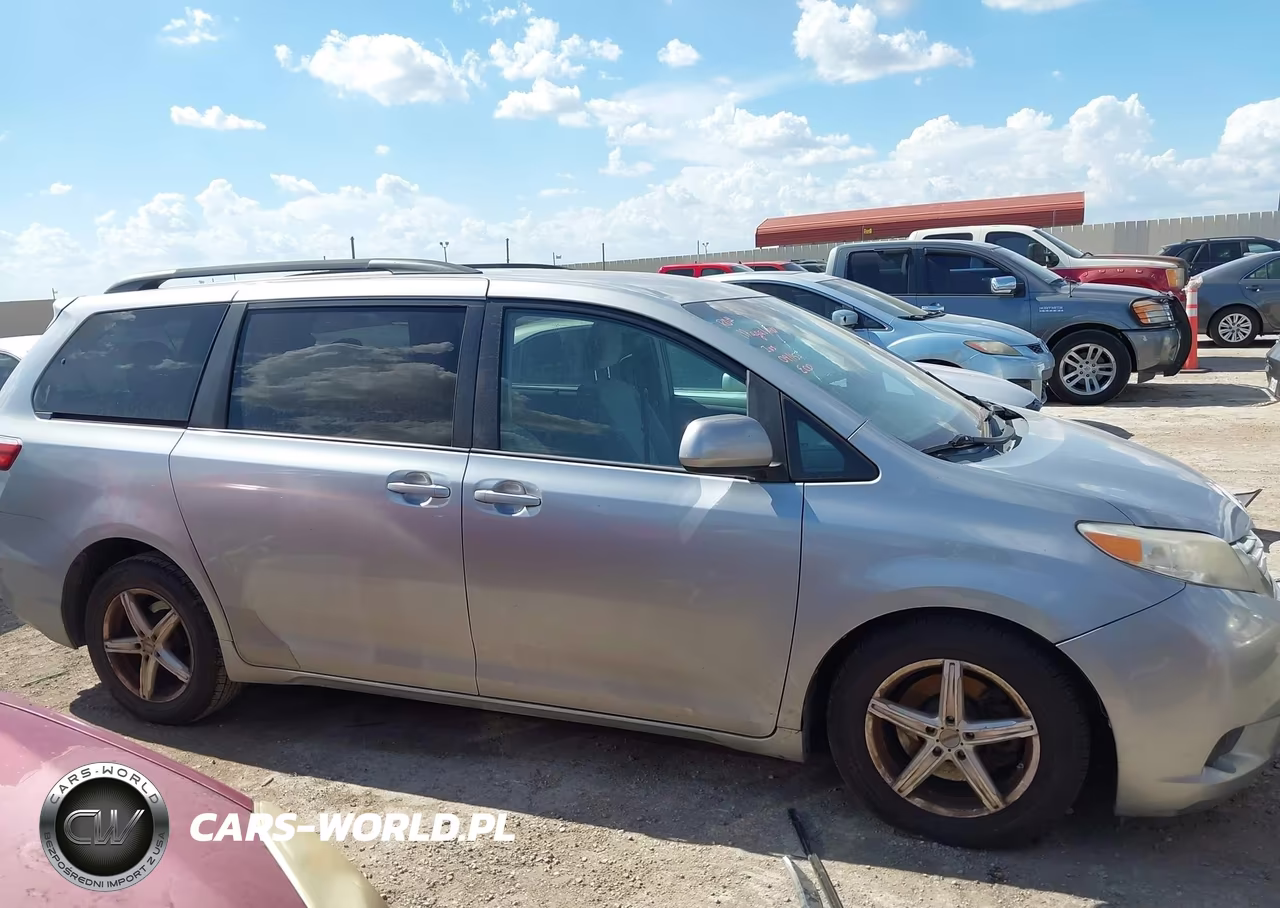 2015 Toyota Sienna Le 8 Passenger VIN:5TDKK3DC7FS610752 - 14